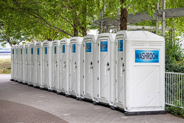 Best Portable restroom trailer rental  in Wheeling, IL